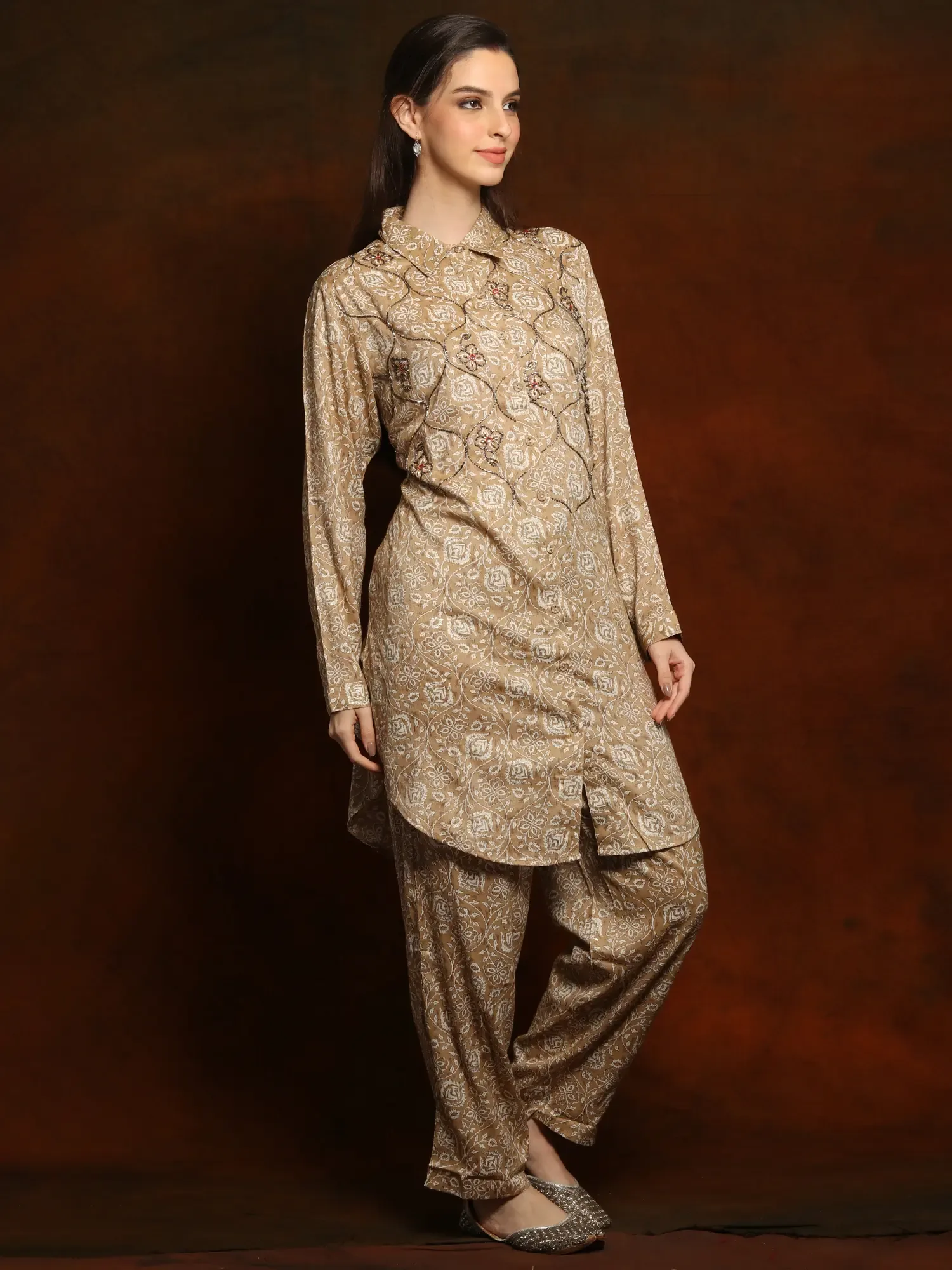 Pure Linen Printed and Collared Co-ord set with Glass Sequins on the Neck, alternate view
