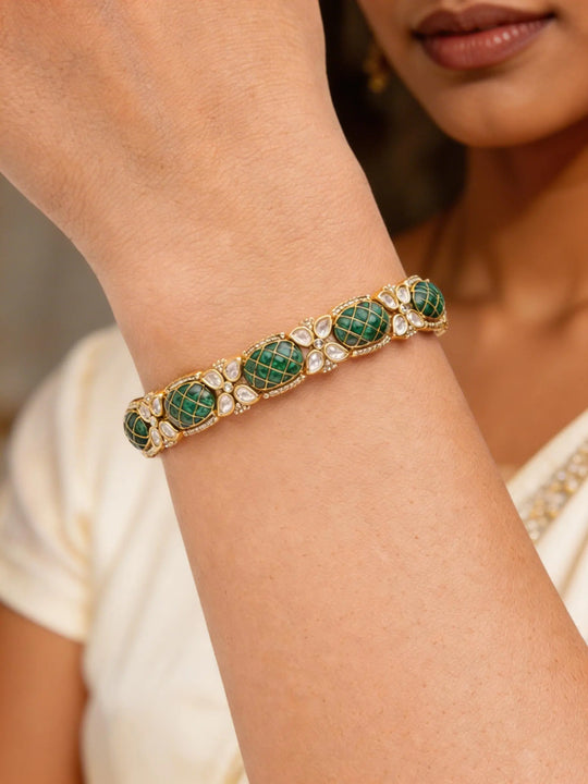 Oval Green Stone Kundan Link Bracelet in Brass
