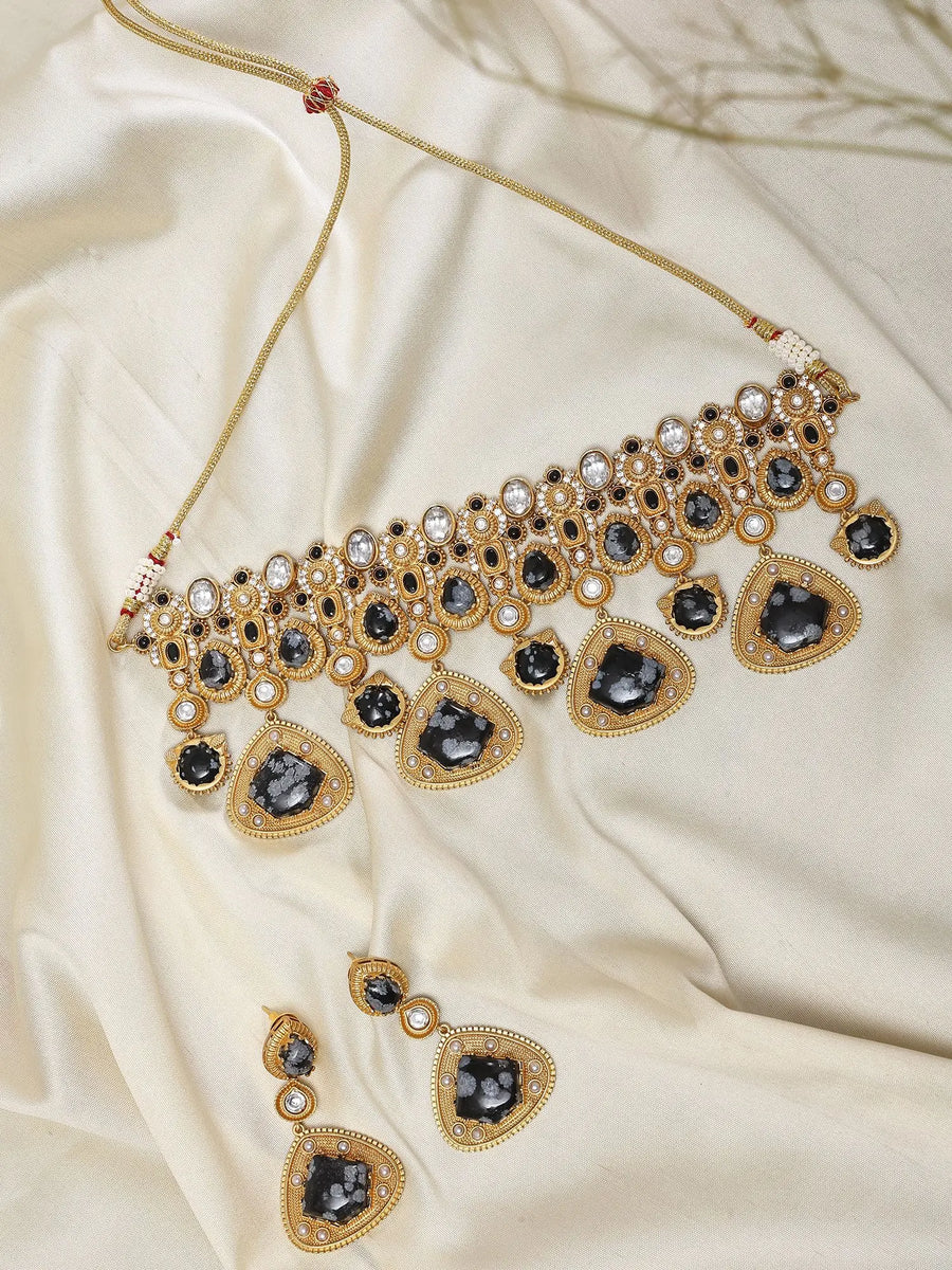Geometric Kundan Choker Necklace Set with Green Stones