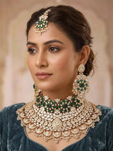 Emerald Green Kundan Bridal Choker Necklace Set with Maang Tikka