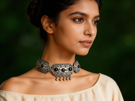 White Metal Choker Necklace in Polished Silver Finish