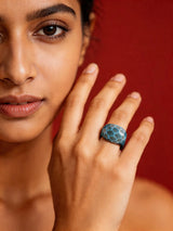 Honeycomb Motif Resin Fashion Ring in Cream and Blue