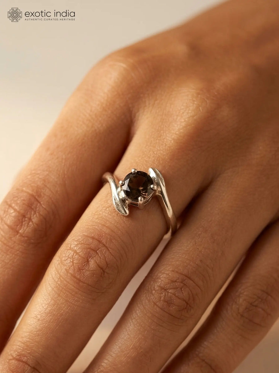 Labradorite Round Cut Sterling Silver Ring