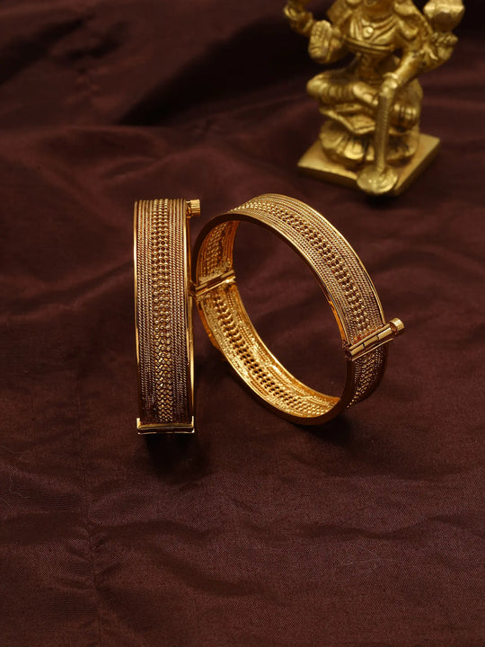 Handcrafted Copper Openable Pair of Bangles