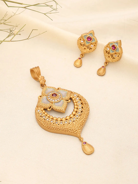 Kundan Flower Pendant Necklace and Earrings Set in Brass